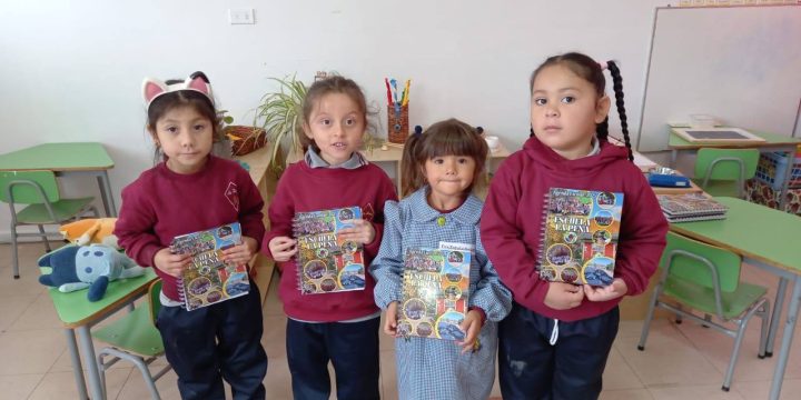 Nuestros estudiantes reciben Agendas educativas
